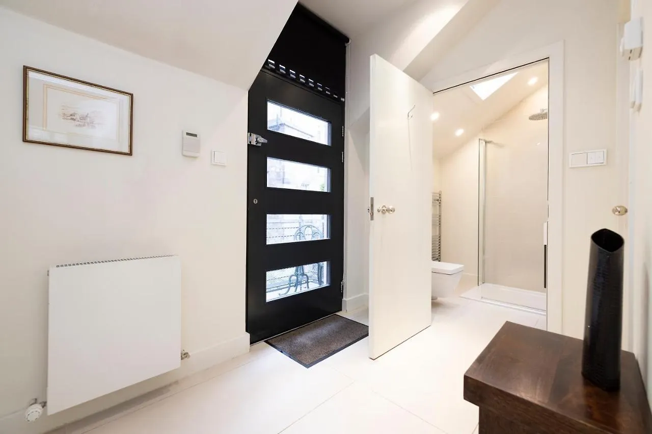 Joivy Contemporary And Vibrant 1Br Flat Near Princes Street Apartment Edinburgh 0*,